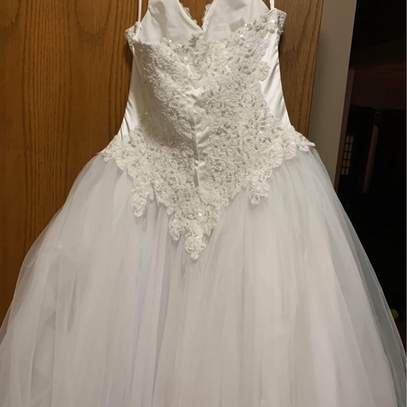 David's Bridal White Halter Sleeveless Wedding Gown - Picture 2 of 6